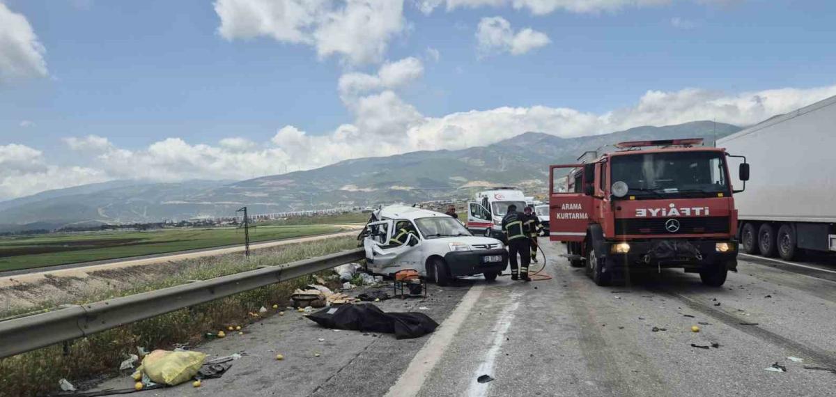 Tag Otoyolu’nda Tır Hafif Ticari Araca Arkadan Çarptı: 2 Ölü, 2 Yaralı