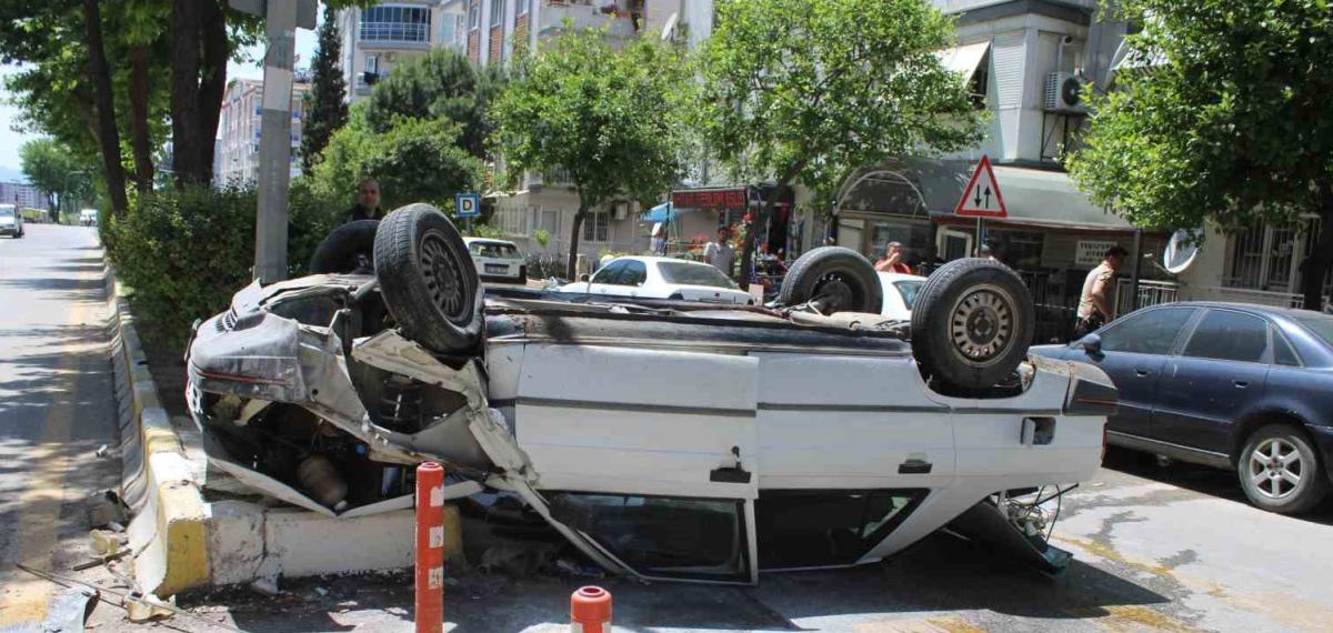 Takla Atan Otomobil Yandı, Vatandaşlar Sürücüyü Son Anda Kurtardı