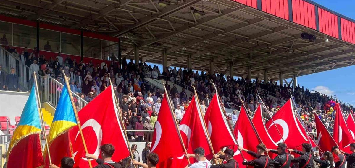 Tavşanlı’da 19 Mayıs Atatürk’ü Anma, Gençlik ve Spor Bayramı Görkemli  Törenlerle Kutlandı