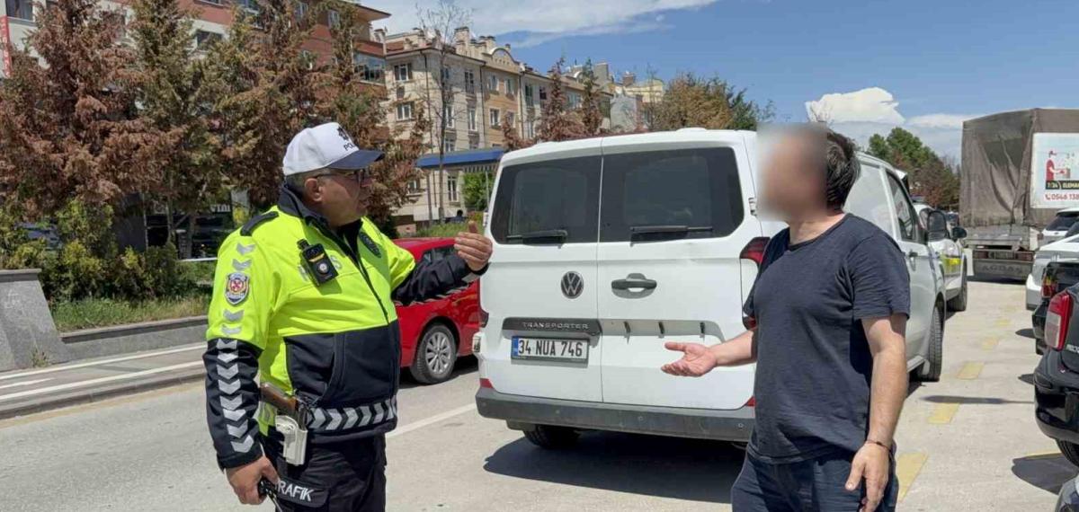 Ters Yönden Gelen Eksik Evraklı Sürücüden Polise İlginç Tepki