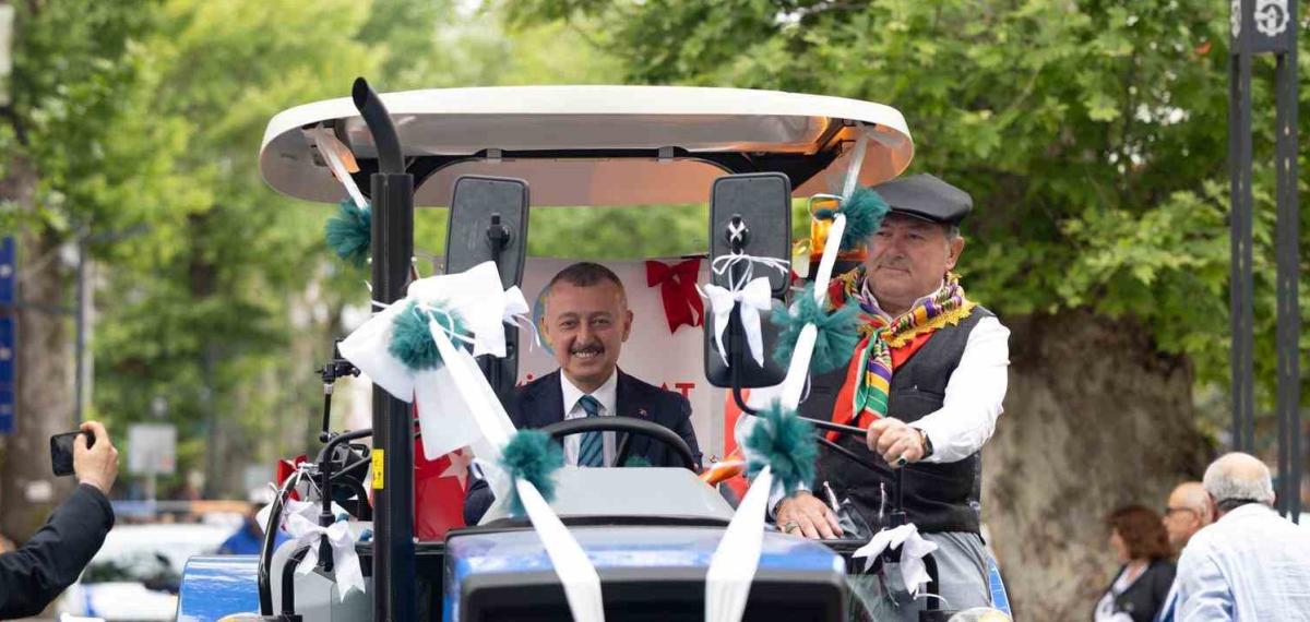 Traktörler Bu Kez Şenlik İçin Sahada