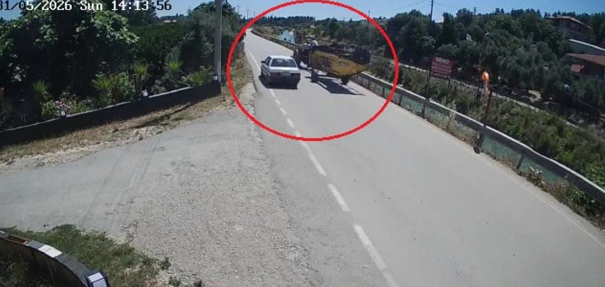 Traktörün Altında Kalmaktan Saniyelerle Kurtuldular, Kazaya Sebep Olan Sürücü Kaçtı