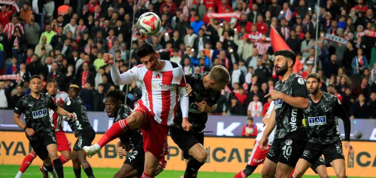 Trendyol Süper Lig: Antalyaspor: 0 – Corendon Alanyaspor: 0 (İlk Yarı)