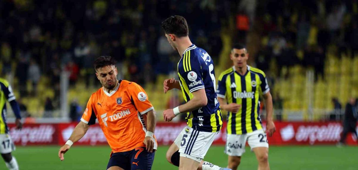 Trendyol Süper Lig: Fenerbahçe: 1 – Rams Başakşehir: 1 (İlk Yarı)