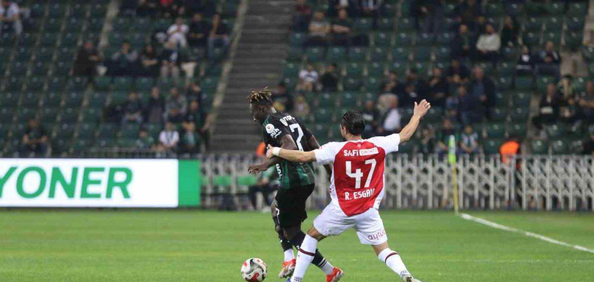 Trendyol Süper Lig: Kocaelispor: 0 – Fatih Karagümrük: 0 (İlk Yarı)