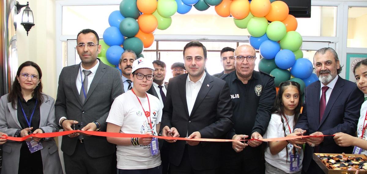 “TÜBİTAK 4006 Bilim Fuarı” Göz Doldurdu