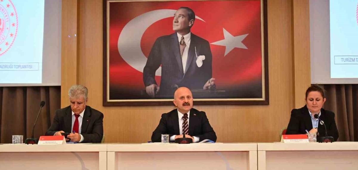 Turizm Sezonu Kuşadası’nda Masaya Yatırıldı