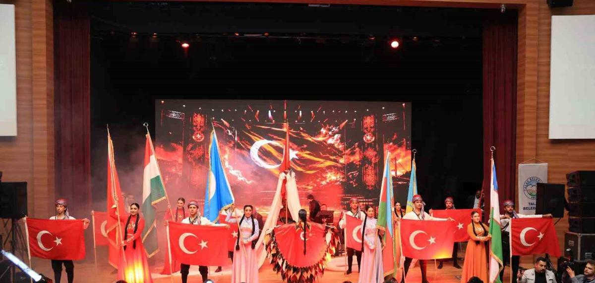 Türk Dünyası Gösterisi Büyüledi
