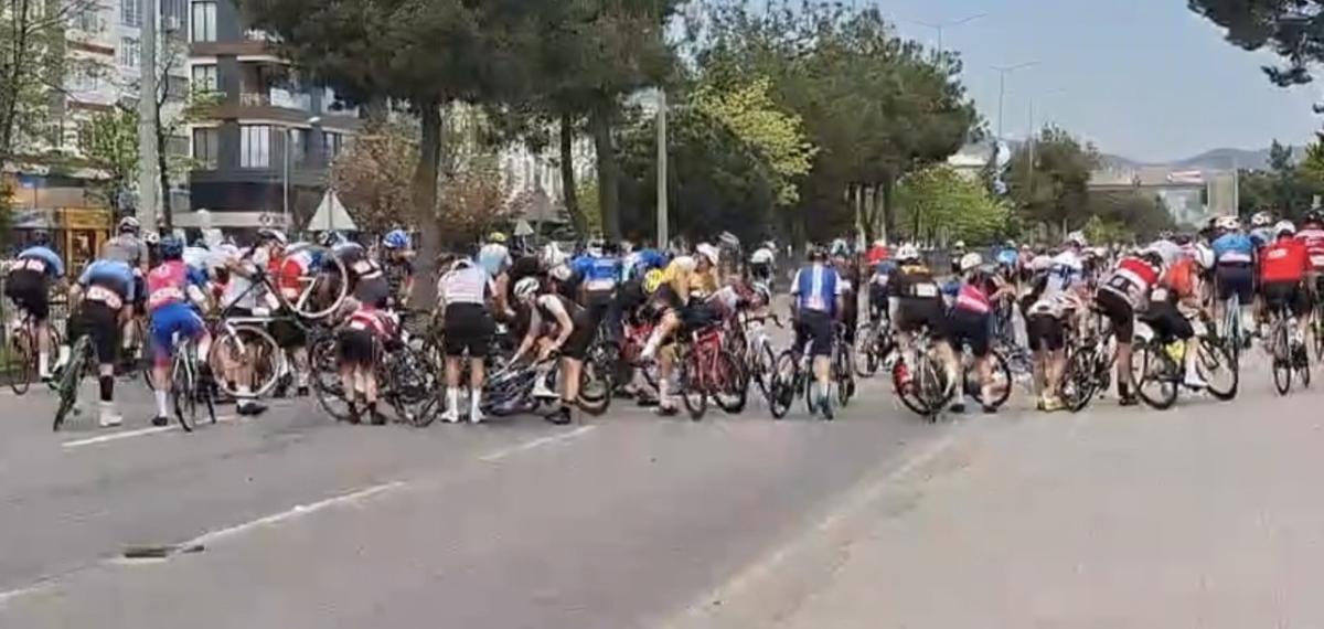 Uluslararası Samsun Gran Fondo Yarışında Korkutan Kaza: 2 Yaralı