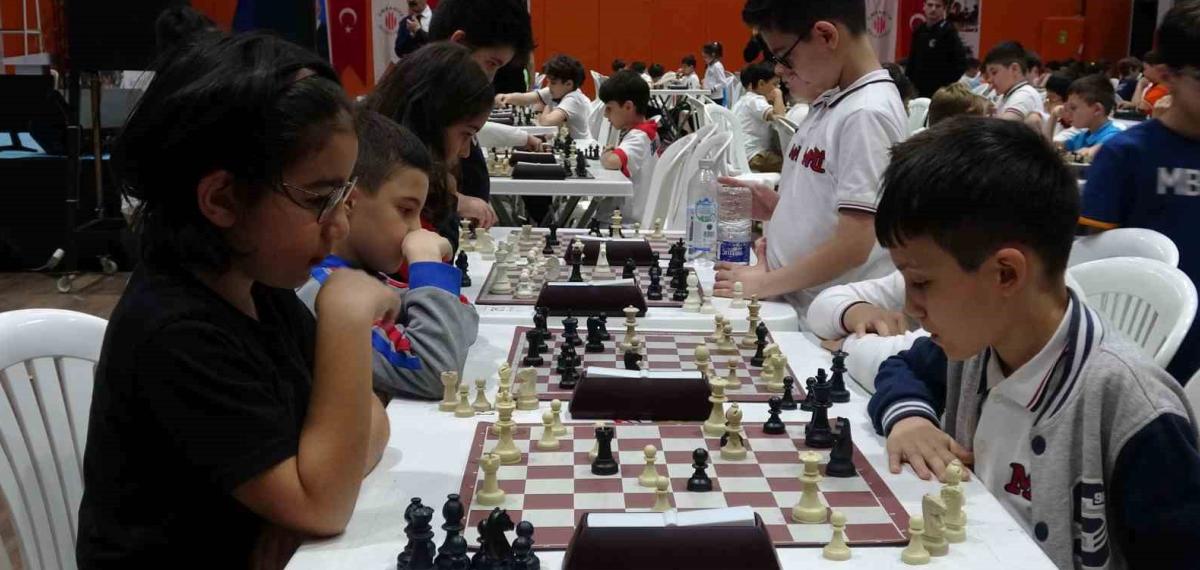 Ümraniye’de Okullar Arası Satranç Turnuvasında Şampiyonlar Belli Oldu