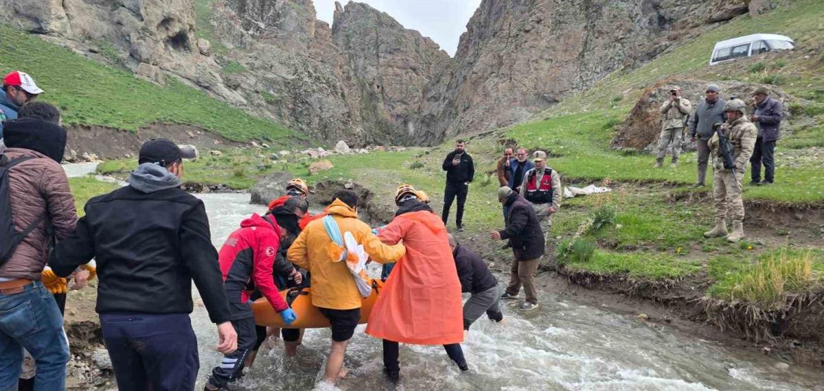 Van’da Dağda Mahsur Kalan Vatandaş Kurtarıldı