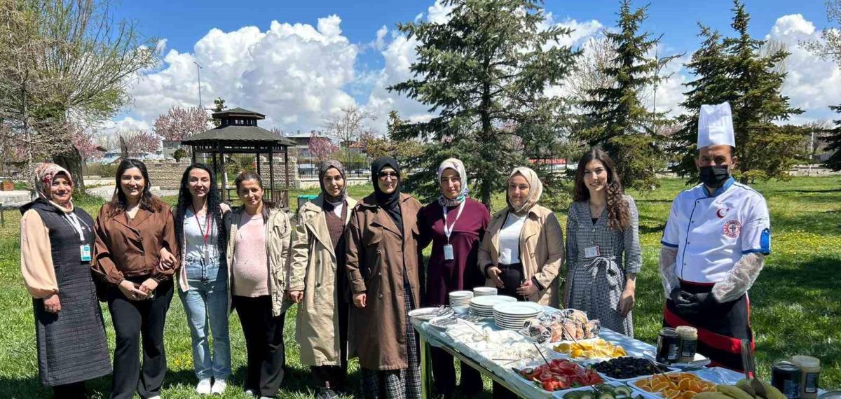 Van’da “Her Gebeye Bir Ebe” Projesinden Anneler Günü Etkinliği