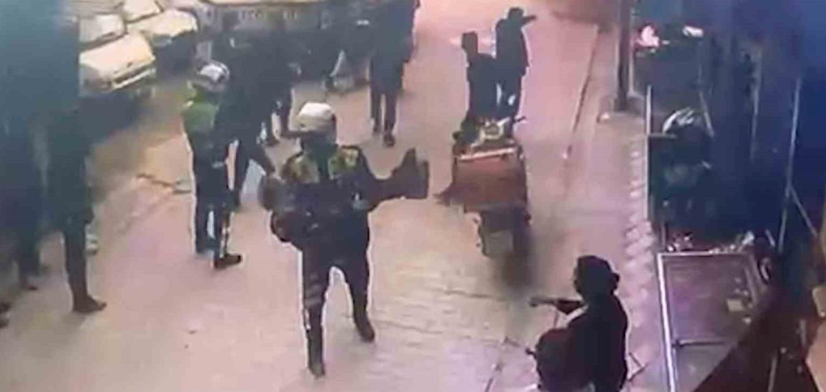 Yangında Mahsur Kalan Yaşlı Kadını Jandarma Ekipleri Kurtardı