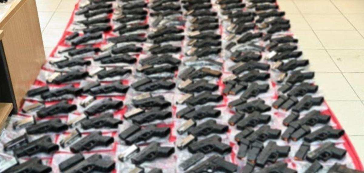 Yunanistan’ın Meriç Sınırında Silah Operasyonu: 147 Tabanca Ele Geçirildi, 13 Türk Vatandaşı Gözaltına Alındı