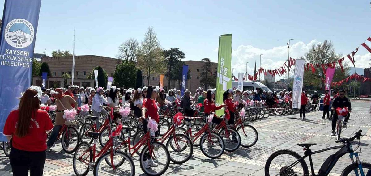 Yüzlerce Anne Anneler Günü’nde Pedalladı