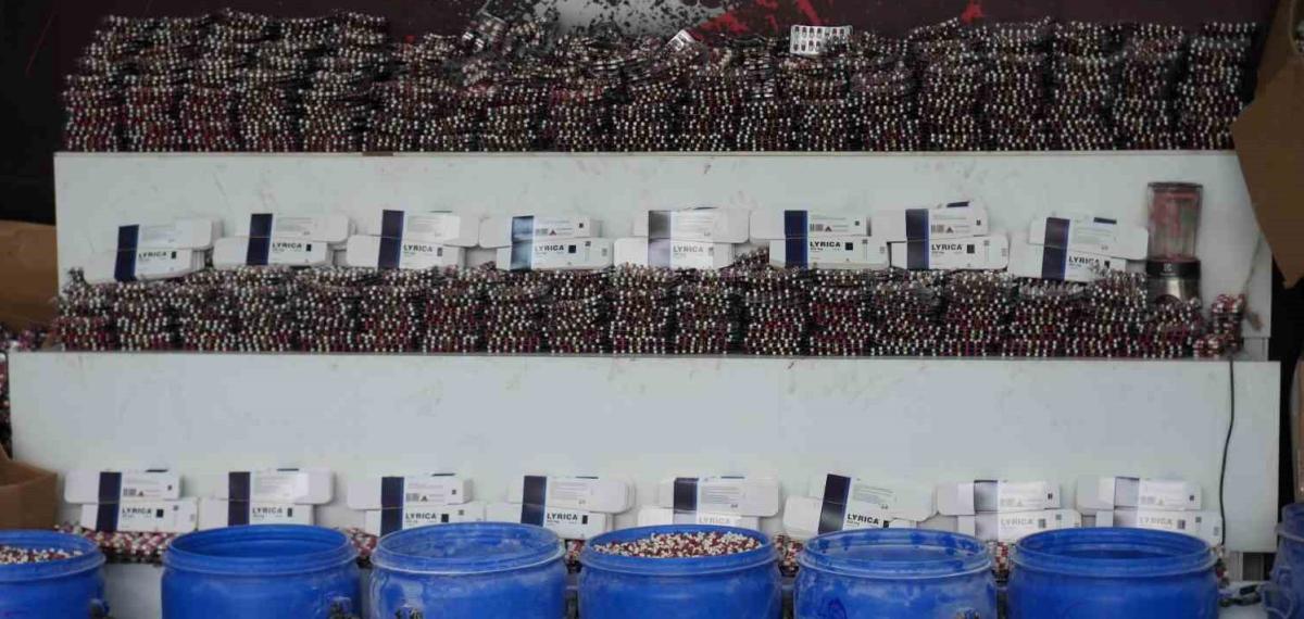 Zehir Tacirlerine Bayram Öncesi Darbe: 1 Milyon 700 Bin Sentetik Ecza Ele Geçirildi