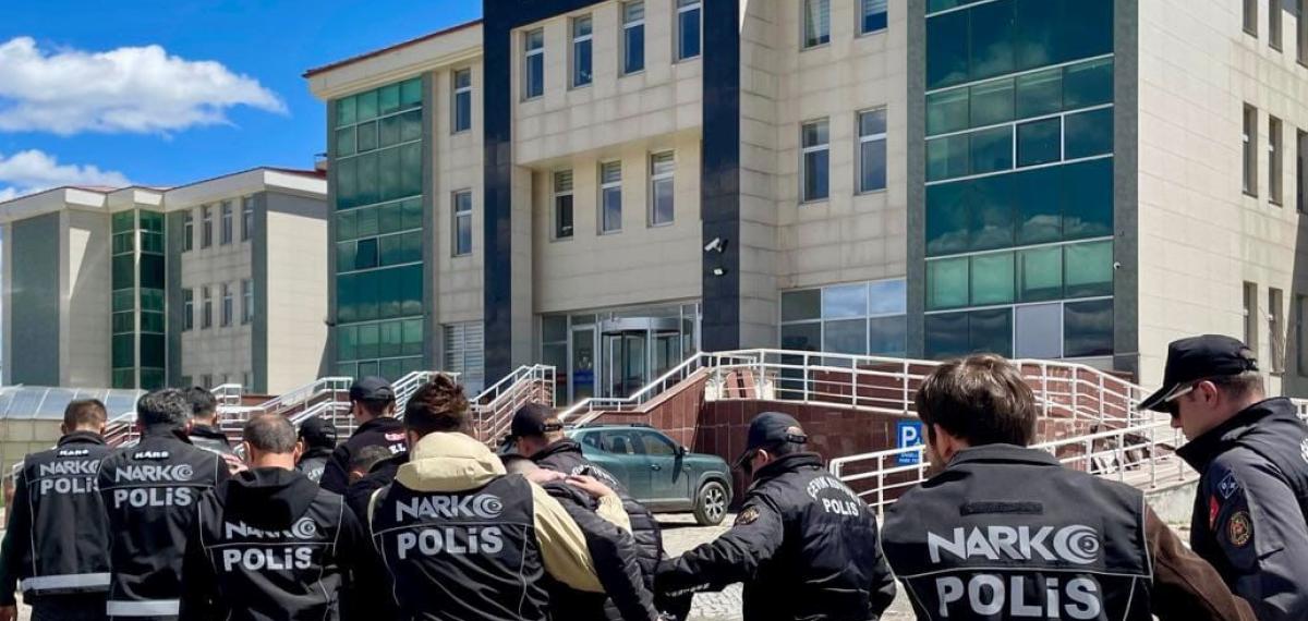 Zehir Tacirlerine Şafak Operasyonu: Kars’ta 114 Gram Metamfetamin Ele Geçirildi, 2 Tutuklama