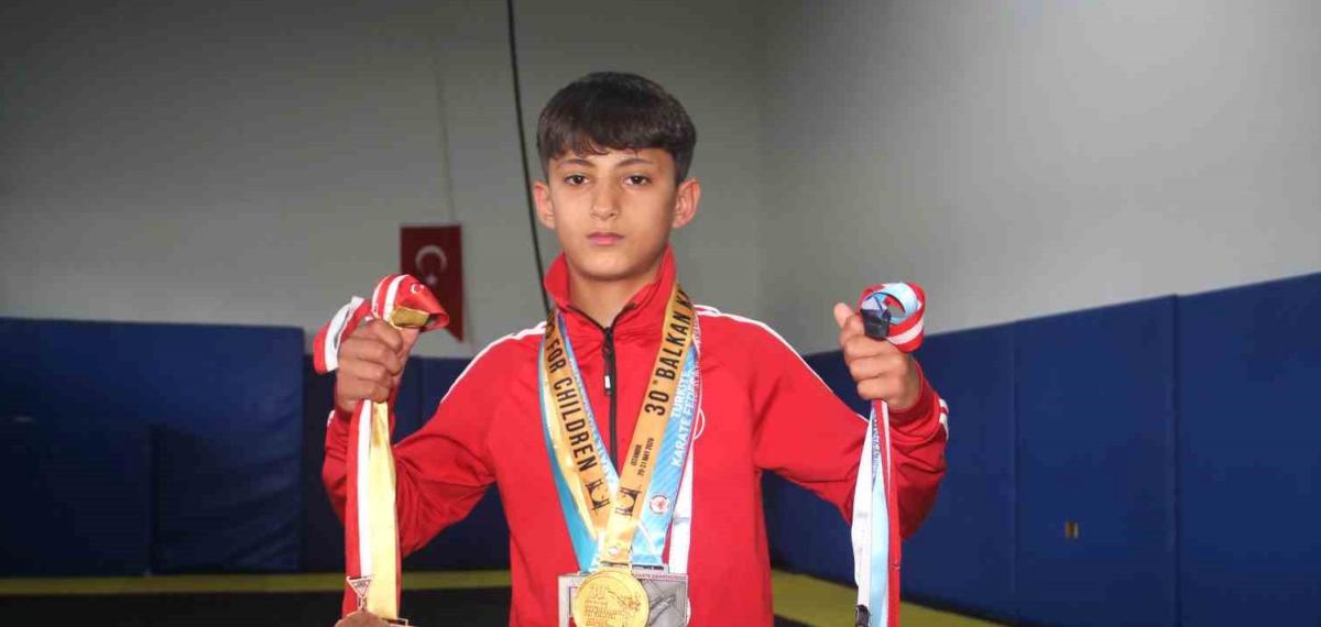 11 Yaşındaki Karateciden 22 Madalyalık Başarı