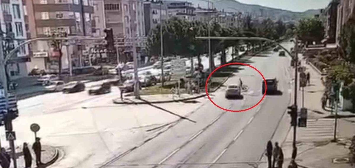 12 Yaşındaki Çocuğun Hayatını Kaybettiği Feci Kaza Kamerada: Gözyaşlarıyla Uğurlandı