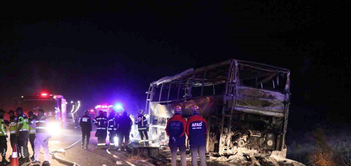 8 Kişinin Öldüğü Otobüs Kazasında Hayatını Kaybedenlerin 6’sının Cenazeleri Teslim Edildi