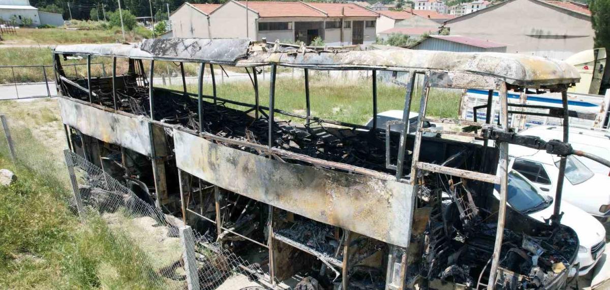 8 Kişiye Mezar Olan Otobüsün Enkazı Yediemin Deposuna Çekildi