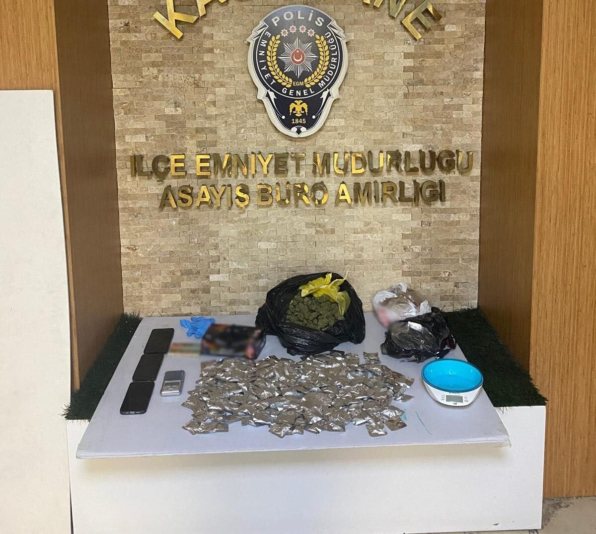 İstanbul Kağıthane’de uyuşturucu operasyonu 4 zanlı gözaltına alındı