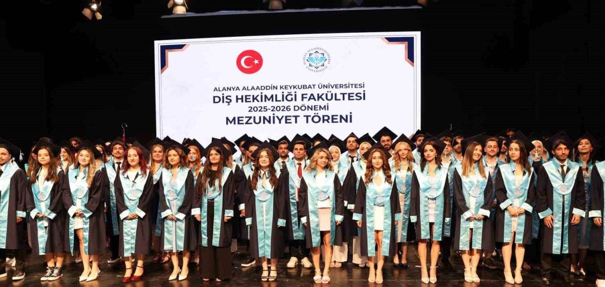 Alanya ALKÜ Diş Hekimliği Fakültesi’nden 64 mezun yemin ederek mesleğe başladı