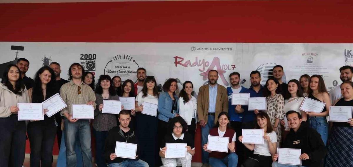 Anadolu Üniversitesi Radyosunda sertifika töreni gerçekleştirildi