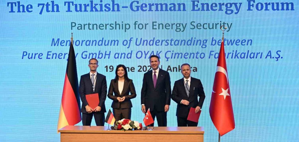 Ankara’da OYAK Çimento ile Almanya’lı Pure Energy arasında enerji esnekliği ve karbonsuzlaşma protokolü imzalandı