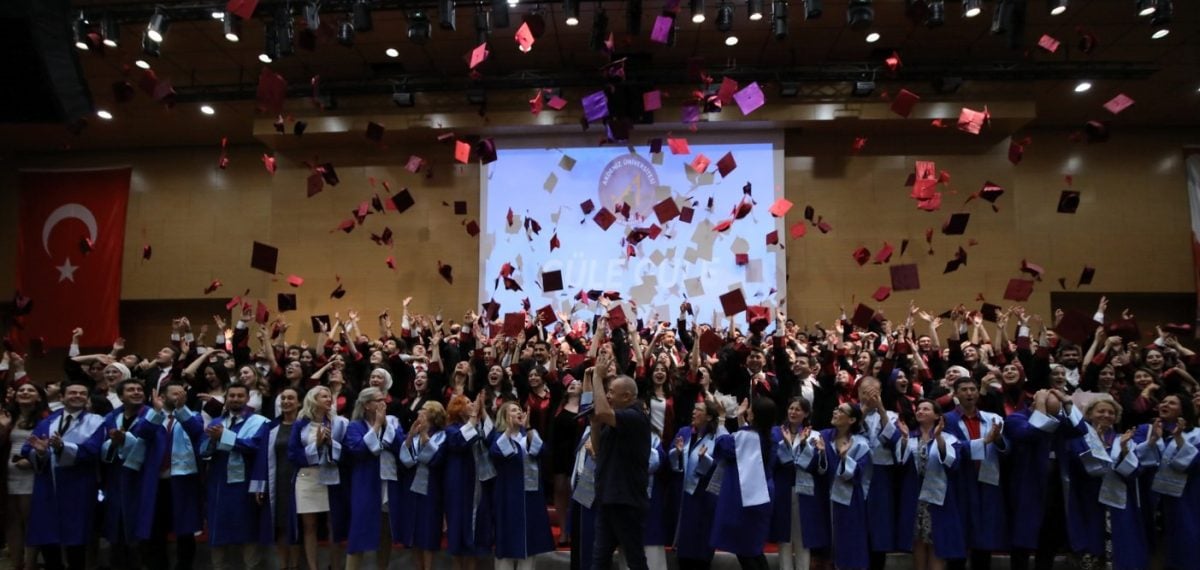 Antalya’da 238 hekim için Akdeniz Üniversitesi Tıp Fakültesi mezuniyet töreni düzenlendi