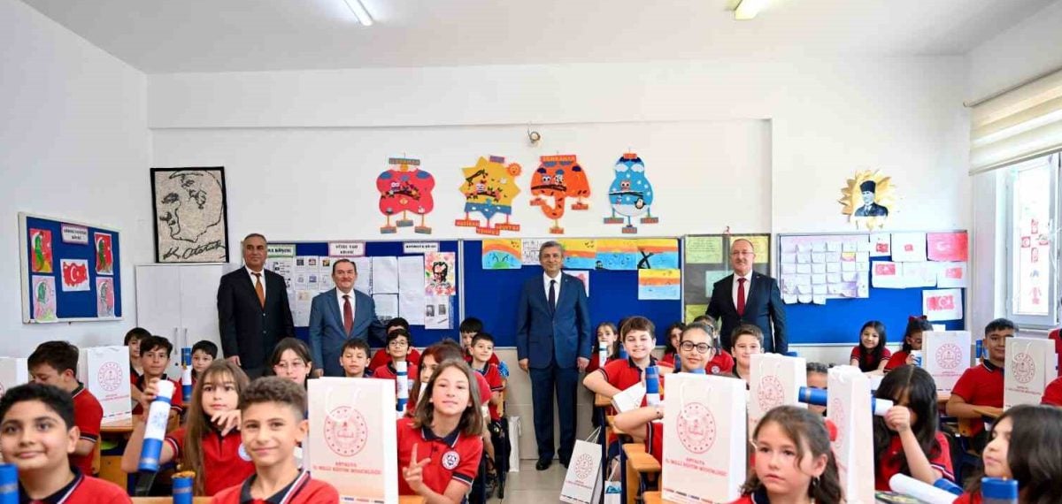 Antalya’da 484 Bin Öğrenci Yaz Tatiline Girdi
