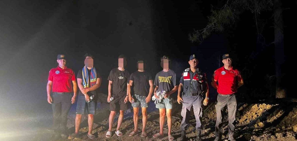 Antalya’da ormanlık alanda kaybolan gençler JAK ekipleri tarafından kurtarıldı