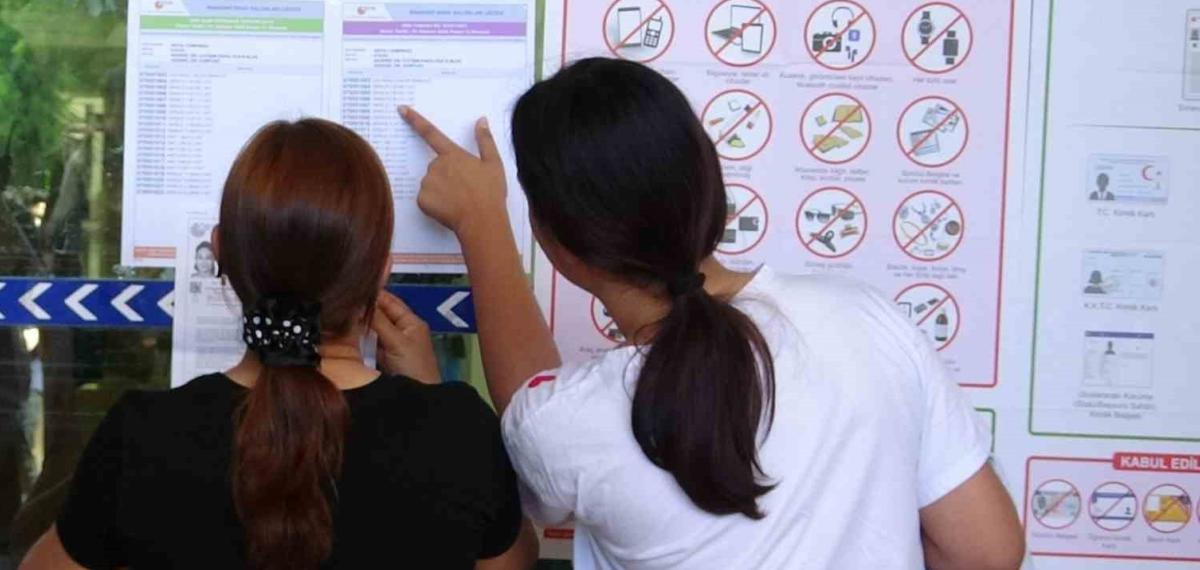 Antalya’da Yükseköğretim Kurumları YKS ikinci oturumu başladı