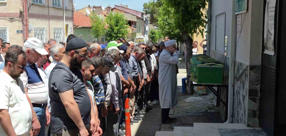 Ayşe Teyze Aracın Altında Kaldığı Sokaktan Son Seyahatine Uğurlandı