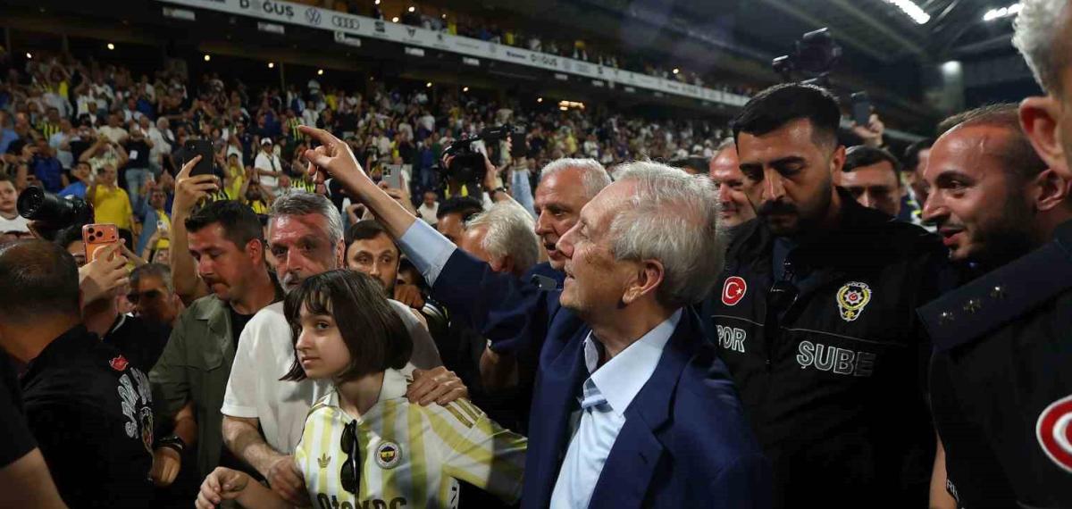 Aziz Yıldırım, 8 Yıl Sonra Yeniden Fenerbahçe Başkanı Seçildi