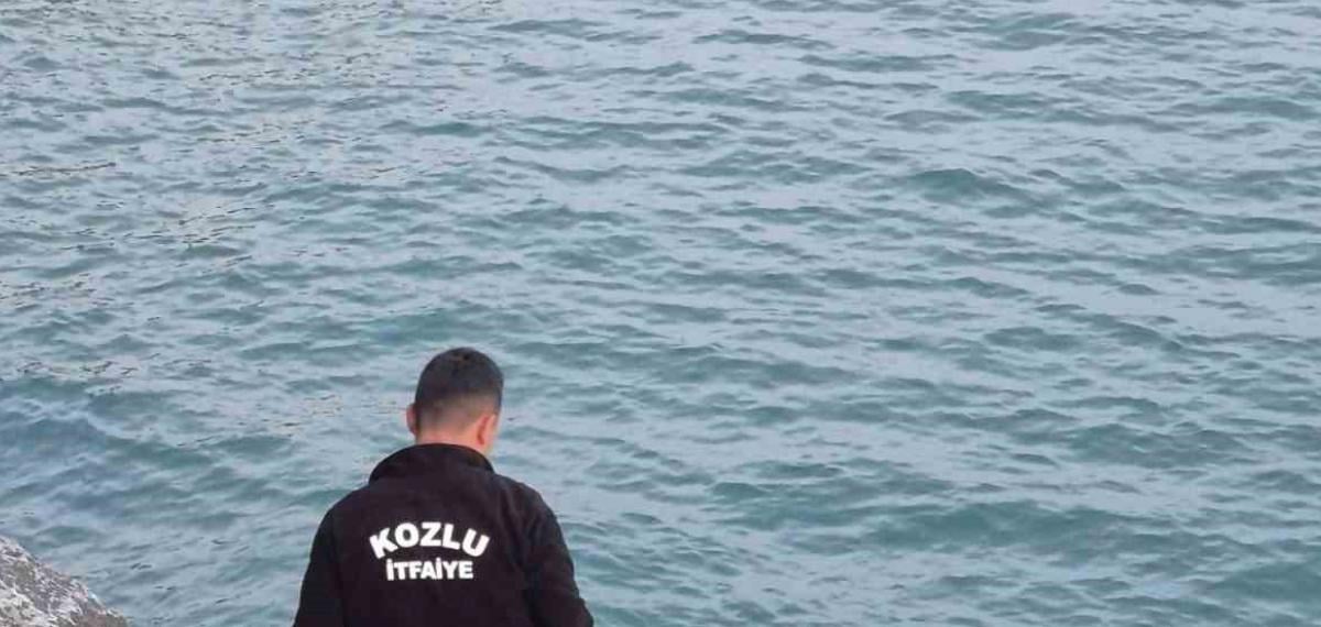 Balık Tutmak İsterken Kayalıklardan Düşen Adamı Ekipler ve Balıkçı Teknesi Kurtardı