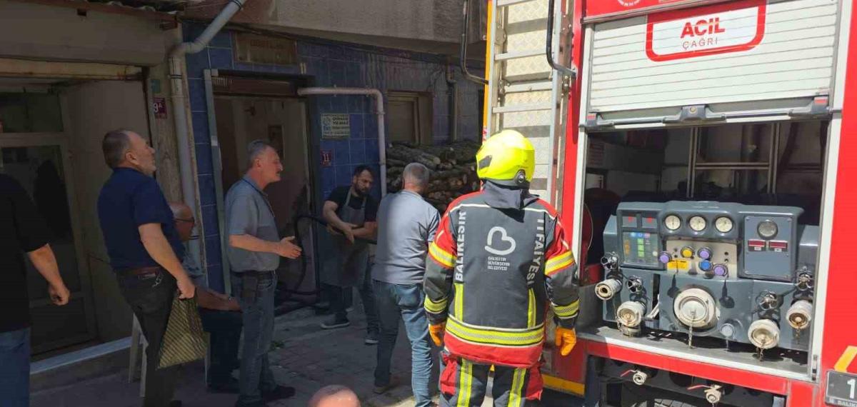 Bandırma’daki Daire Yangını: Mutfaktaki Davlumbazdan Kayıp Elektrik Aksamı Şiddetli Olmadan Kontrol Altına Alındı