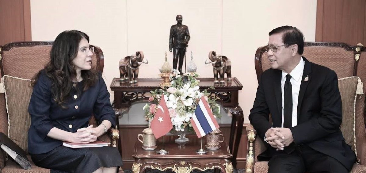 Bangkok’ta Tayland Dışişleri Bakanı Phuangketkeow’dan Türkiye’ye İran tahliyesi için teşekkür