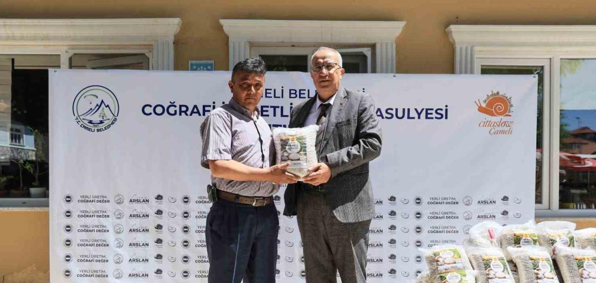 Başkan Arslan Üretime Destek İçin Coğrafi İşaretli Çameli Fasulyesini Çiftçiyle Buluşturdu