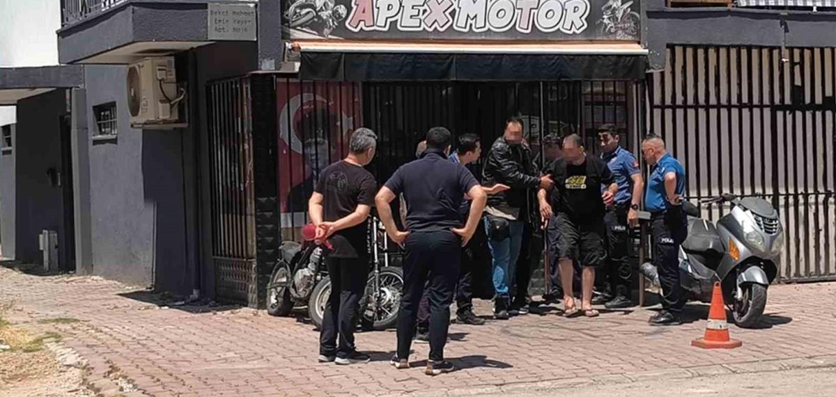 “Ben Söz Verdim Mi Tutarım” Deyip Üzerine Benzin Dökerek İş Yerine Kendini Kilitledi