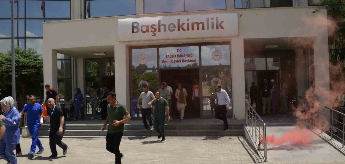 Besni Devlet Hastanesi’nde Acil Durum Tatbikatı Gerçekleştirildi