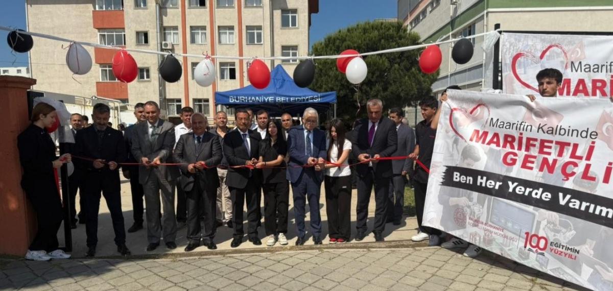 Burhaniye’de Teknoloji Tasarım ve Görsel Sanatlar Sergisi Açıldı