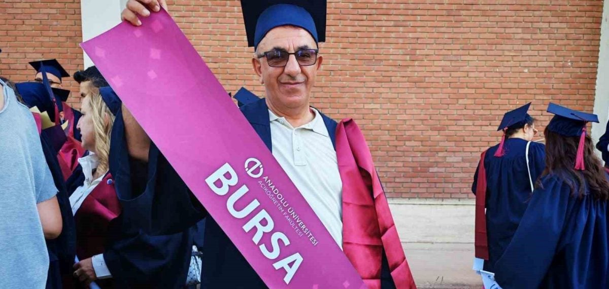 Bursa’da aile hekimi Dr. Ahmet Kartal, 10. diplomasını alarak eğitim hayatını sürdürdü