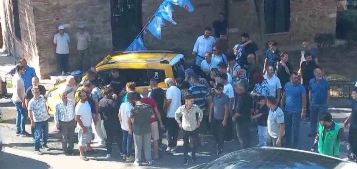 Bursa’da taksinin altında kalan avukat ağır yaralandı