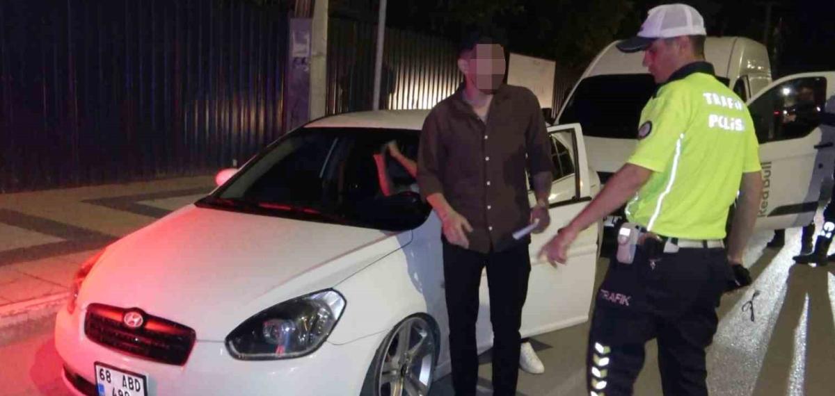 Ceza Yese de Üslubuyla Hem Polisi Hem de Gazetecileri Şaşırttı