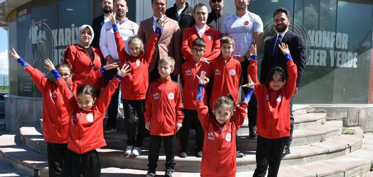 Cimnastikçiler Analig Yolcusu