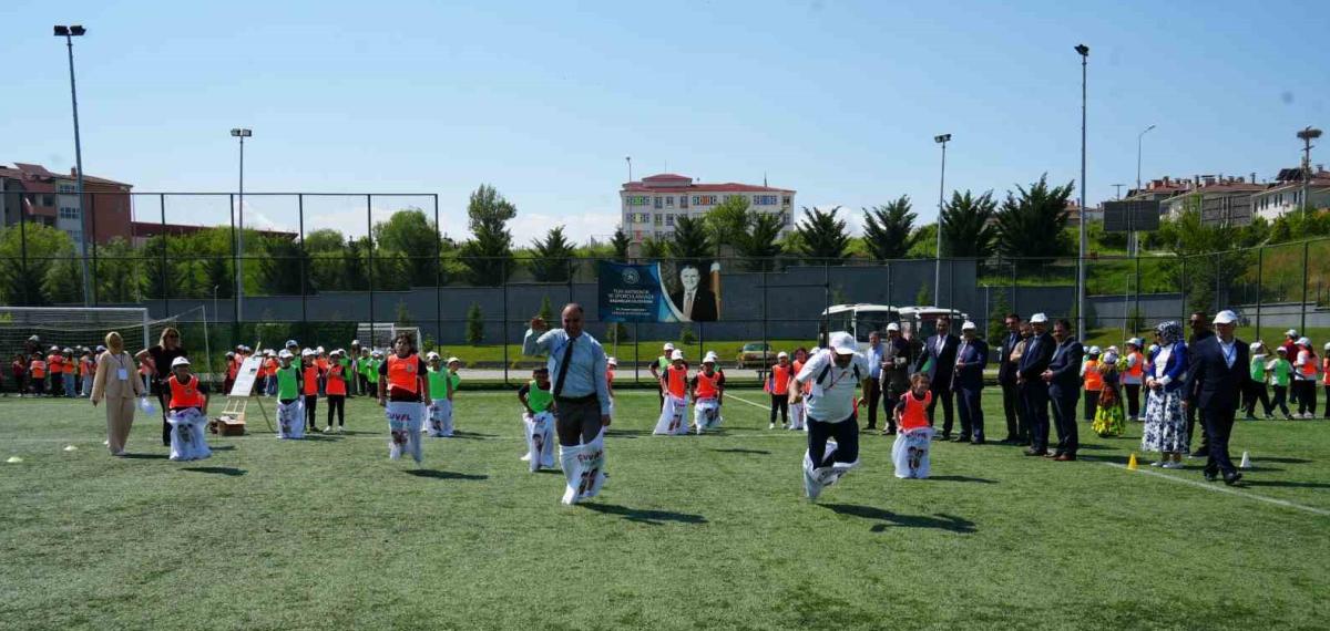 Çocuklar, Öğretmenler ve Veliler Birlikte Geleneksel Oyunlar Oynadı, Ortaya Renkli Görüntüler Çıktı