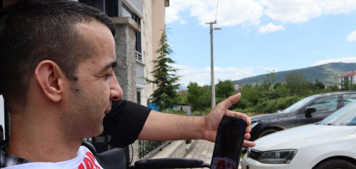 Çorum’da Yusuf Erdoğan, engelli vatandaşa tekerlekli sandalye hediye etti