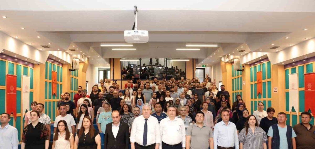 Denizli OSB’de ‘Üreten Eller Güçlü Aileler’ projesi kapsamında Uğurlu Oto Cam çalışanlarına aile eğitimi verildi