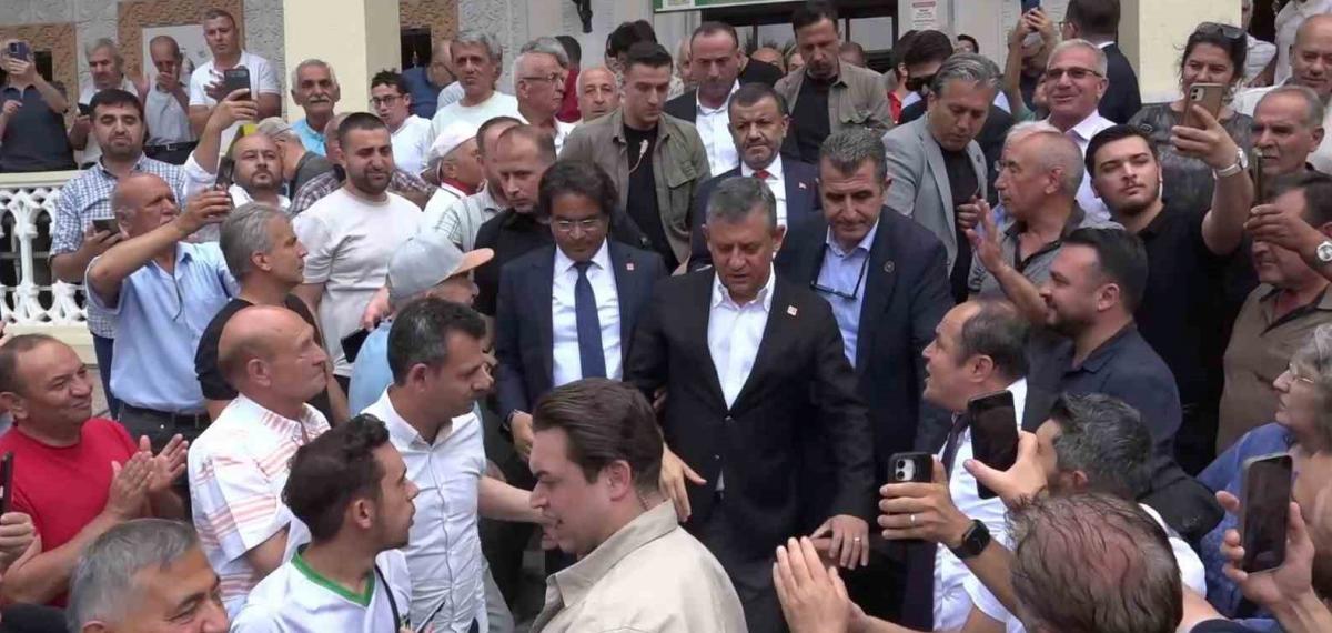 Denizli Ziyaretinde Milletle Bütünleşen CHP Grup Başkanı Özel’nin Konuşma Analizi